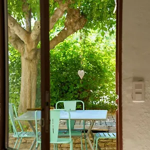  Maison d'hôtes le jardin du seringat France
